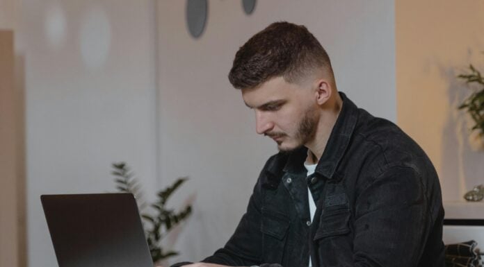 Por Qué Tu Negocio Local No Aparece en las Recomendaciones de la IA (Y Cómo Solucionarlo) – 2026